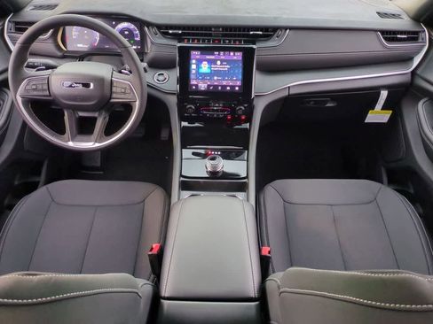 New 2025 Jeep Grand Cherokee Laredo w/ Luxury Tech Group I RWD image 16