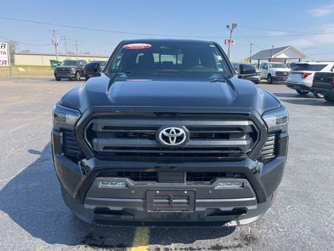 Used 2025 Toyota Tacoma SR5 w/ SR5 Upgrade Package image 2