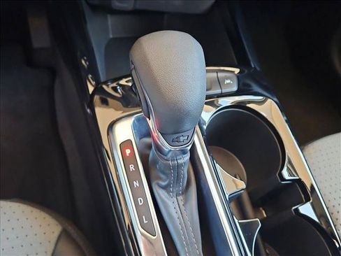 Used 2025 Chevrolet Trax LT FWD image 12