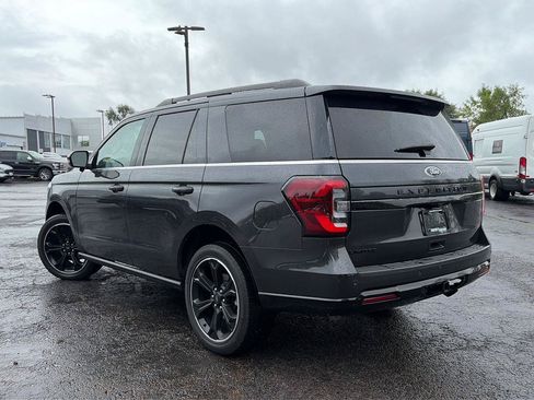 Used 2023 Ford Expedition Limited AWD/4WD image 3