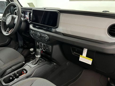 New 2025 Jeep Gladiator Sport AWD/4WD image 23