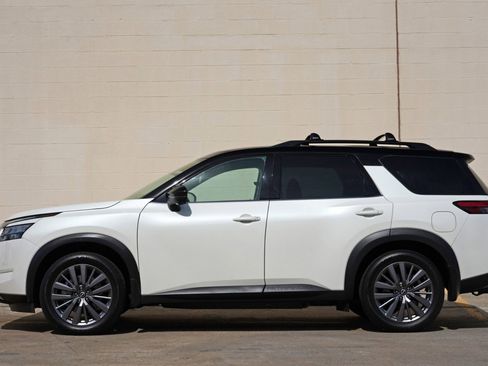 Used 2023 Nissan Pathfinder SL w/ SL Premium Package FWD image 8