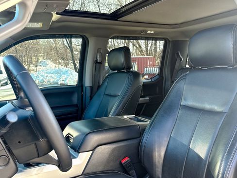 Used 2019 Ford F150 Lariat w/ Equipment Group 502A Luxury image 19