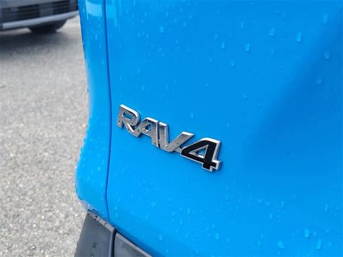 Used 2019 Toyota RAV4 LE image 7