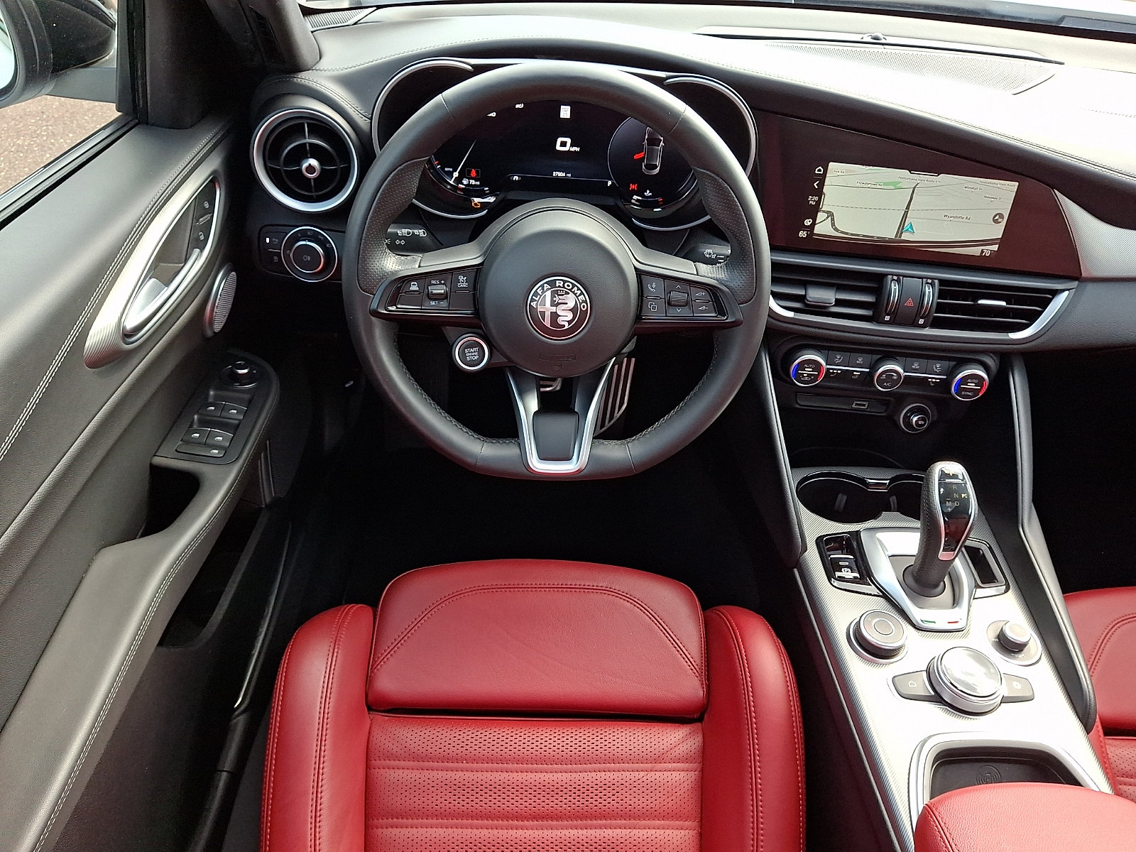 Used 2024 Alfa Romeo Giulia Veloce AWD/4WD image 11