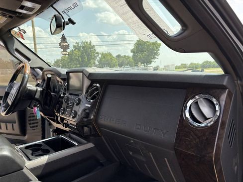 Used 2013 Ford F250 Platinum w/ FX4 Off Road Pkg AWD/4WD image 13