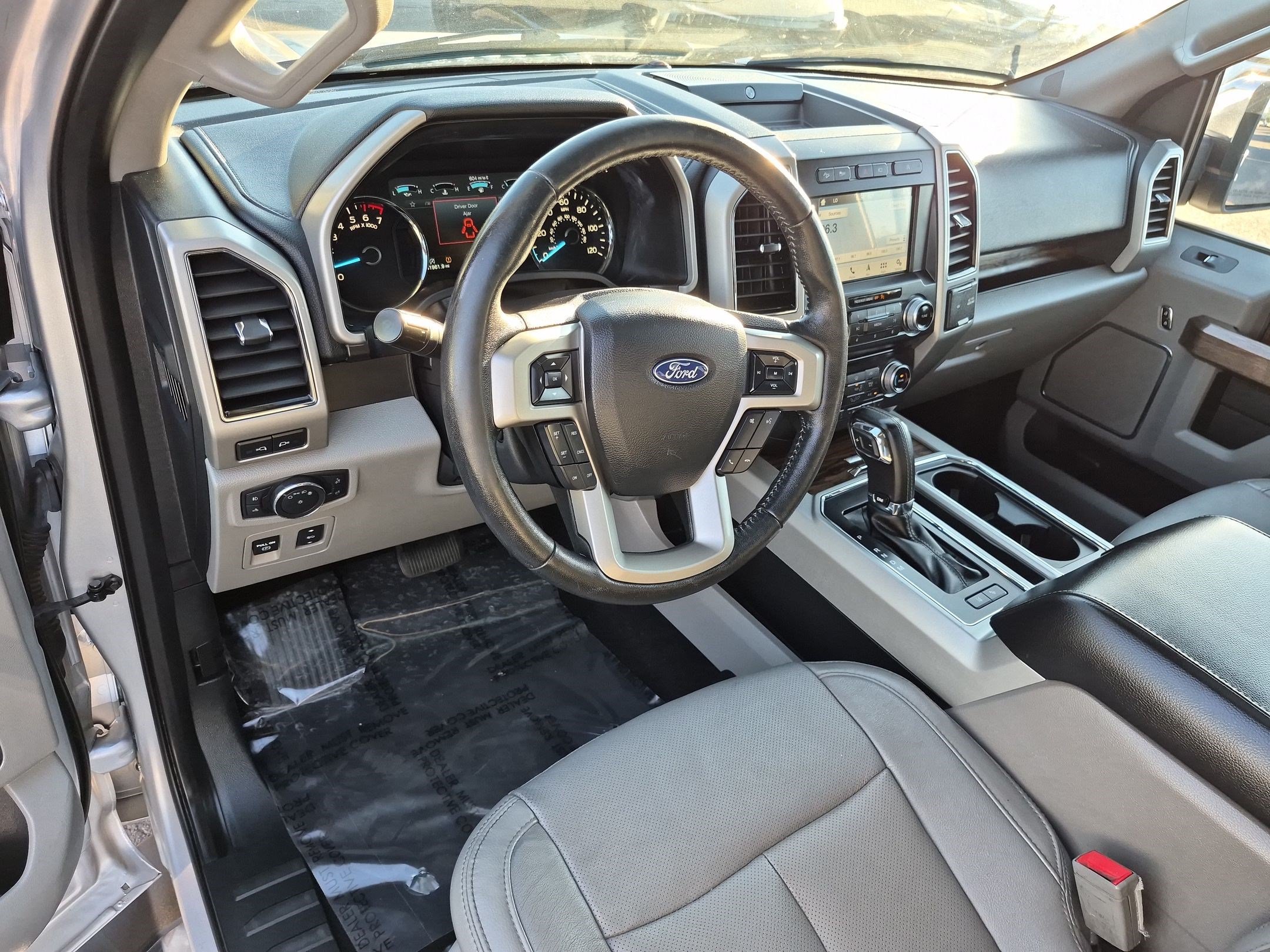 Used 2018 Ford F150 Lariat w/ Equipment Group 502A Luxury AWD/4WD image 16