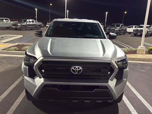 Used 2024 Toyota Tacoma SR image 3