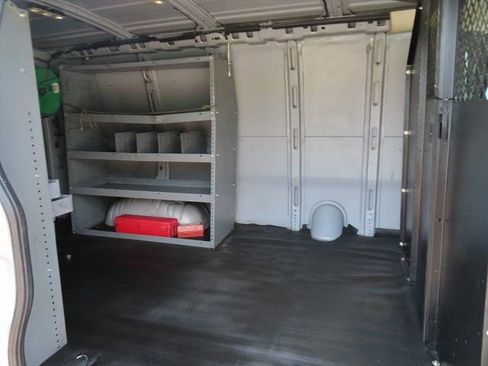 Used 2017 Chevrolet Express 2500 image 33