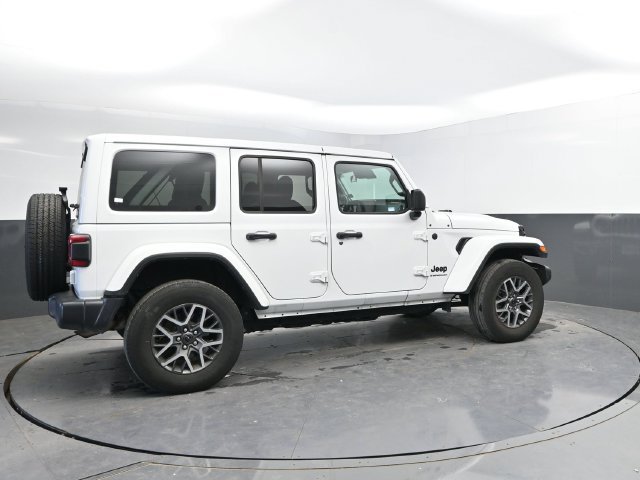 Used 2025 Jeep Wrangler Unlimited Sahara AWD/4WD image 2