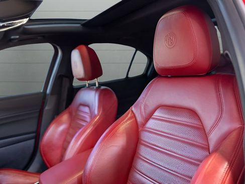 Used 2022 Alfa Romeo Giulia Veloce RWD image 2