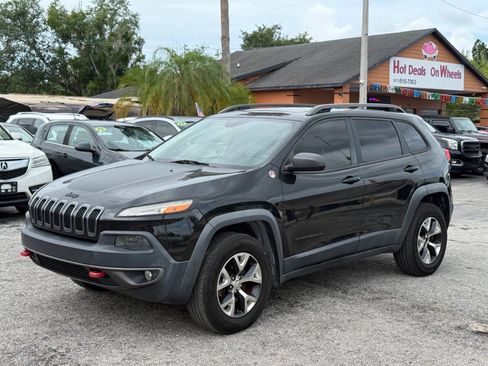 Used 2016 Jeep Cherokee Trailhawk w/ Comfort/Convenience Group AWD/4WD image 3