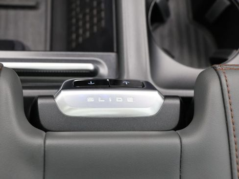 Used 2025 Ford Expedition Active image 29