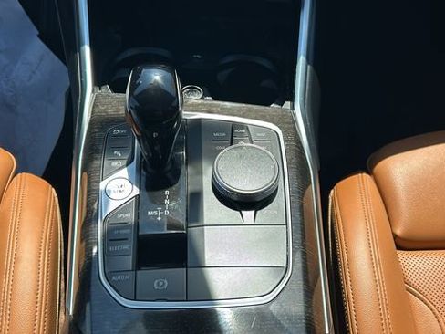 Used 2022 BMW 330e w/ Convenience Package image 21