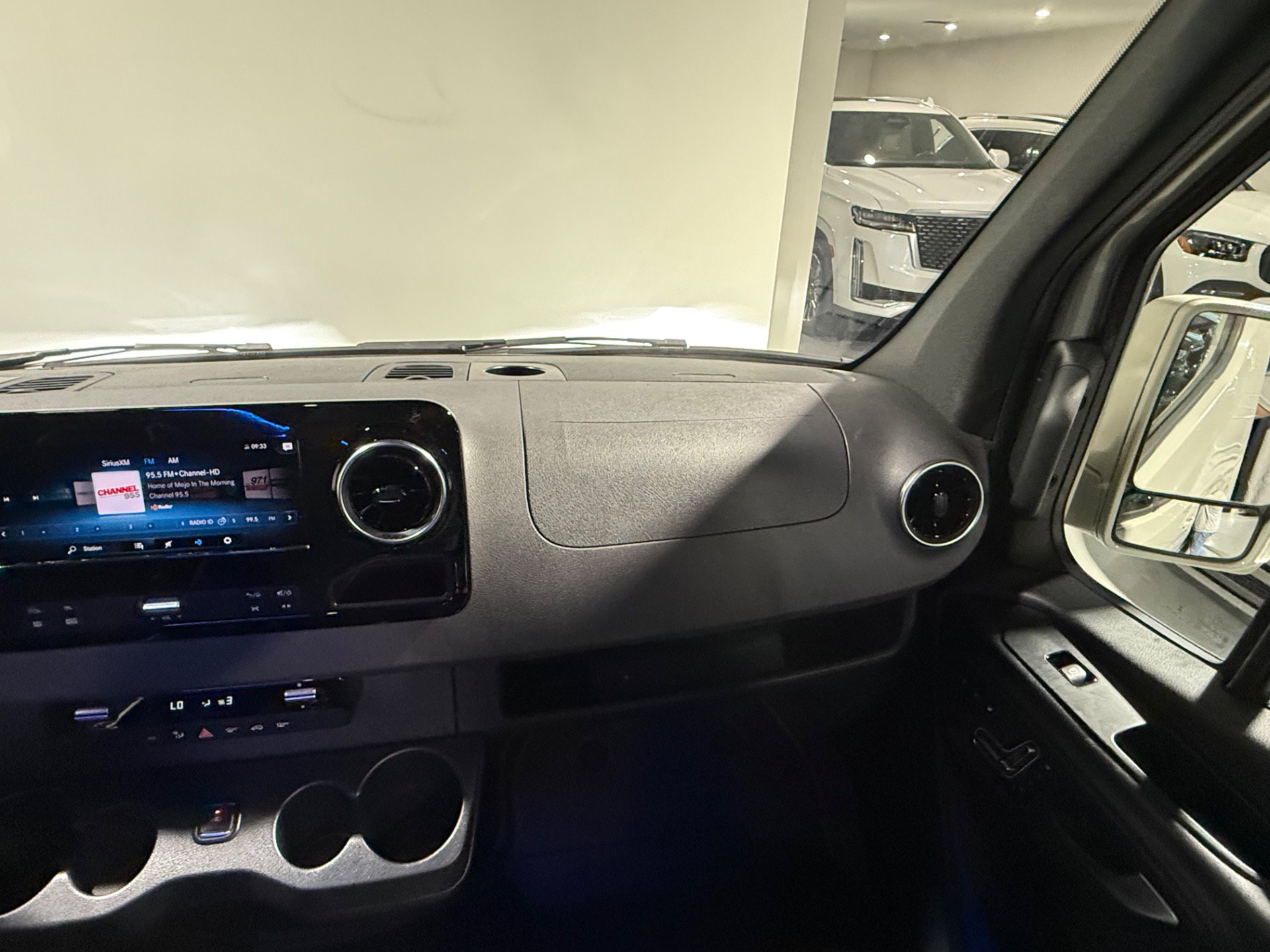 Used 2024 Mercedes-Benz Sprinter 2500 image 25