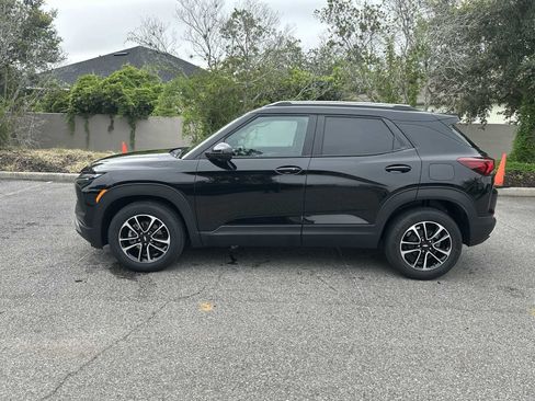 Certified 2025 Chevrolet TrailBlazer LT w/ LT Cold Weather Package FWD image 3