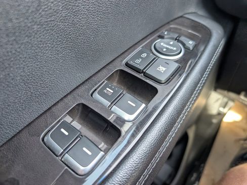 Used 2016 Kia Sorento LX w/ LX Convenience Package image 27