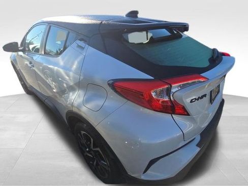 Used 2020 Toyota C-HR XLE image 6