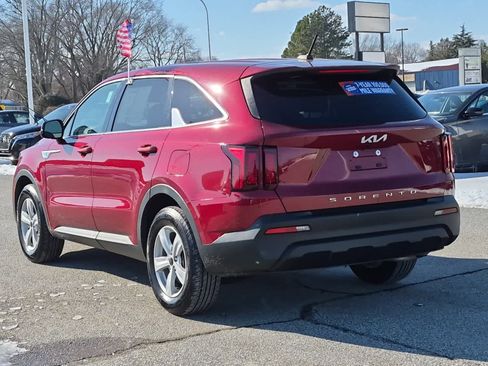 Used 2022 Kia Sorento LX image 4