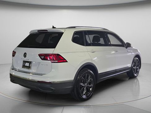 Certified 2024 Volkswagen Tiguan SE w/ Panoramic Sunroof Package FWD image 7