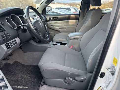 Used 2011 Toyota Tacoma 4x4 Double Cab w/ TRD Sport Pkg image 5