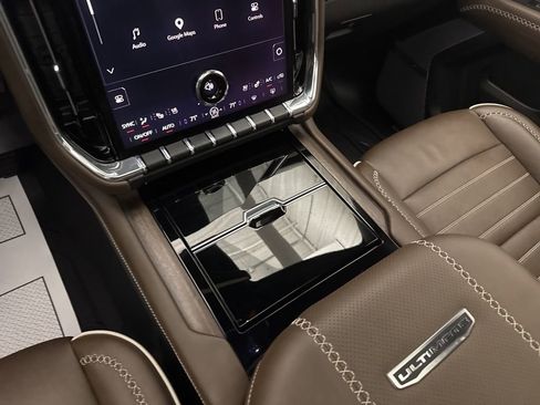 Used 2025 GMC Yukon Denali Ultimate AWD/4WD image 19