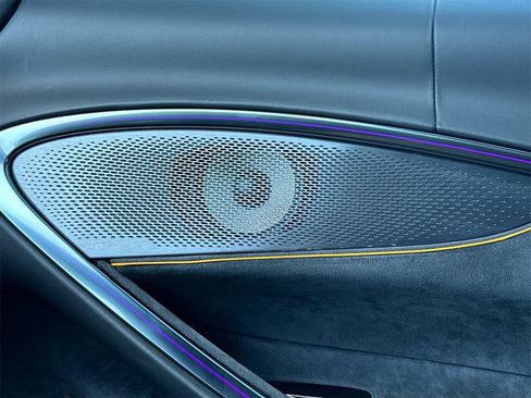 Used 2025 McLaren Artura Spider image 18