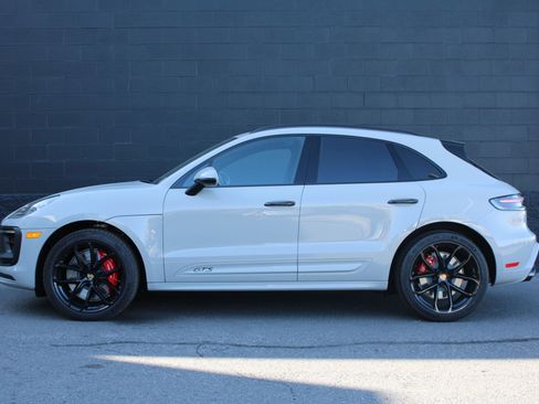 New 2026 Porsche Macan GTS image 2