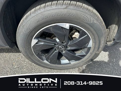 Used 2025 Nissan Rogue SV AWD/4WD image 17