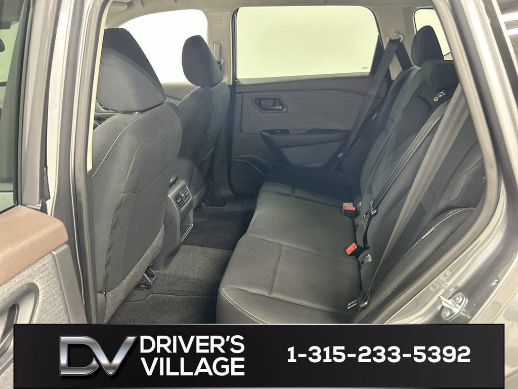 Used 2023 Nissan Rogue S AWD/4WD image 19