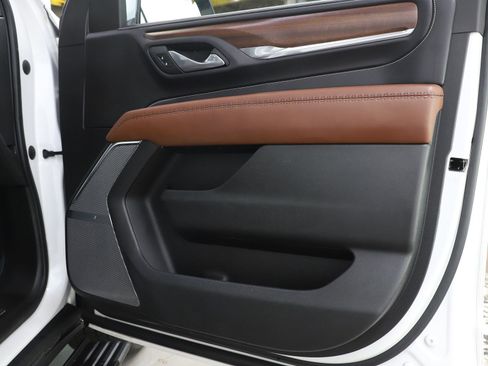 Used 2023 GMC Yukon XL Denali Ultimate image 11