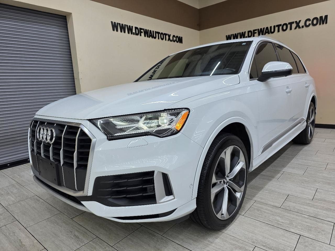 Used 2020 Audi Q7 3.0T Premium Plus w/ Premium Plus Package AWD/4WD image 2