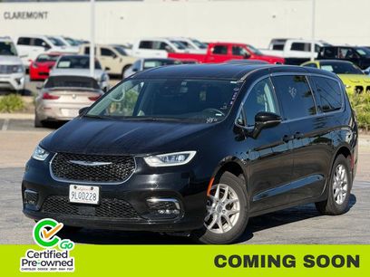 Used 2024 Chrysler Pacifica Touring-L
