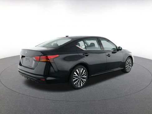 Used 2025 Nissan Altima 2.5 SV FWD image 9