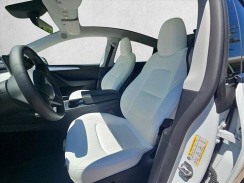 Used 2025 Tesla Model Y Long Range AWD/4WD image 17