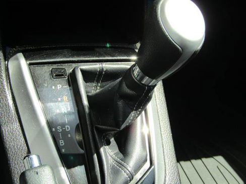 Used 2017 Toyota Corolla LE FWD image 27