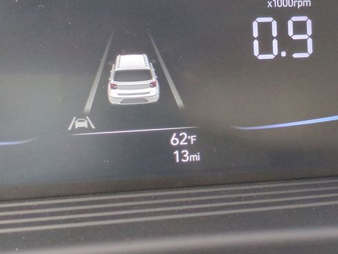 Used 2025 Hyundai Venue SEL image 12