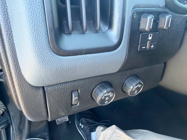 Used 2020 Chevrolet Colorado Z71 w/ Z71 Midnight Edition AWD/4WD image 16