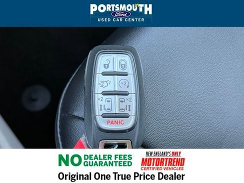 Used 2024 Chrysler Pacifica Touring-L image 13