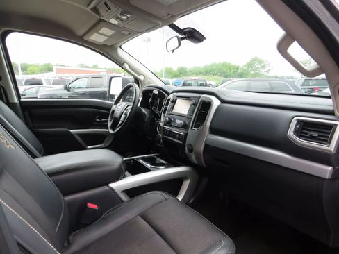 Used 2017 Nissan Titan PRO-4X image 12