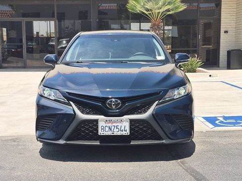 Used 2018 Toyota Camry SE FWD image 2