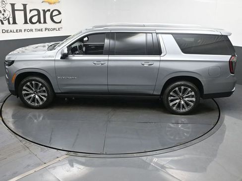 New 2026 Chevrolet Suburban High Country AWD/4WD image 22