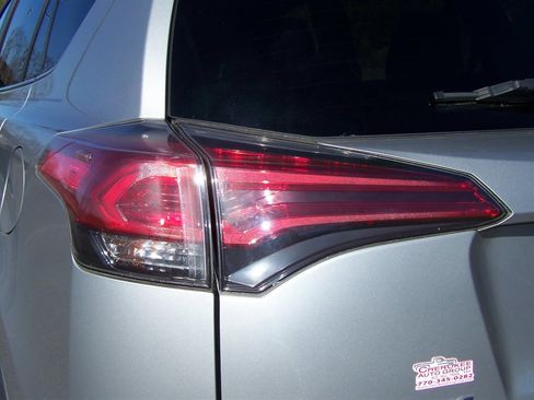 Used 2018 Toyota RAV4 Limited image 28