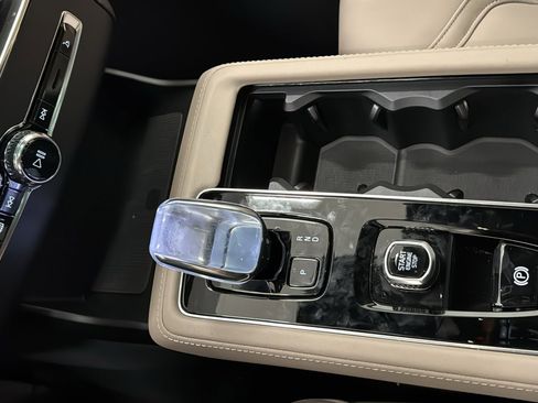 New 2026 Volvo XC90 T8 Plus w/ Protection Package Premier image 19