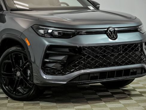 New 2026 Volkswagen Tiguan SE R-Line AWD/4WD image 2