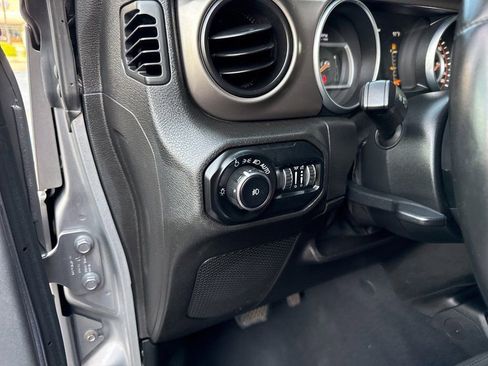 Used 2018 Jeep Wrangler Unlimited Sport S image 19