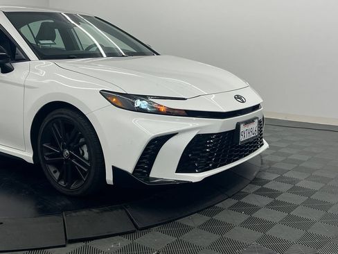Used 2026 Toyota Camry Hybrid w/ Convenience Package FWD image 5