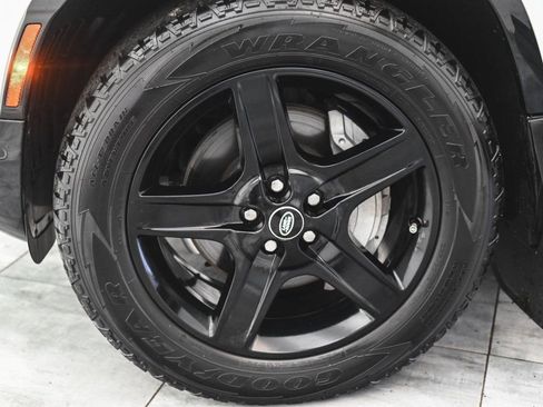 Used 2023 Land Rover Defender 110 X-Dynamic SE AWD/4WD image 7