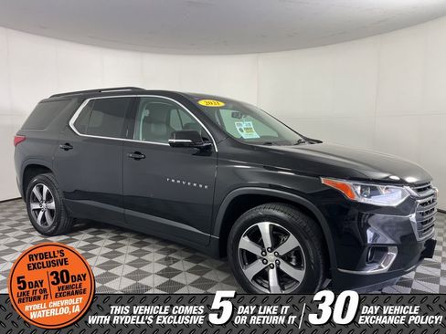 Used 2021 Chevrolet Traverse LT w/ LT Premium Package image 2