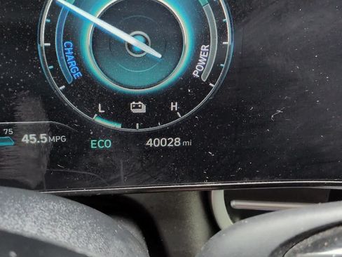 Used 2024 Hyundai Elantra Blue FWD image 25